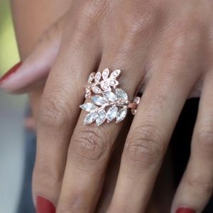 Glowing Gardenista rose gold ring